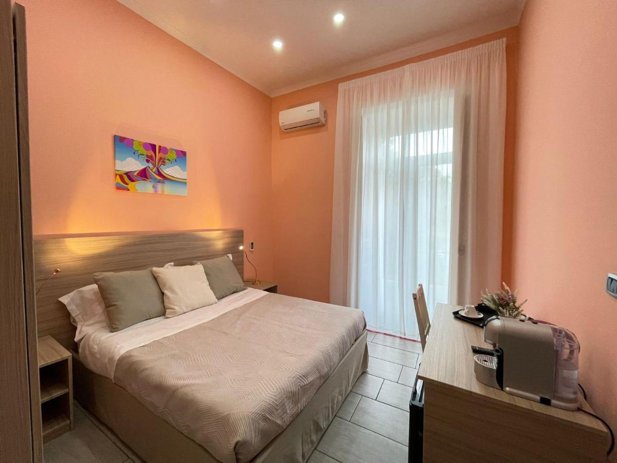 Holiday Naples Art Rooms Екстериор снимка